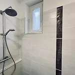 Jadart T3 Avec Balcon Au Pied De La Cathedrale *