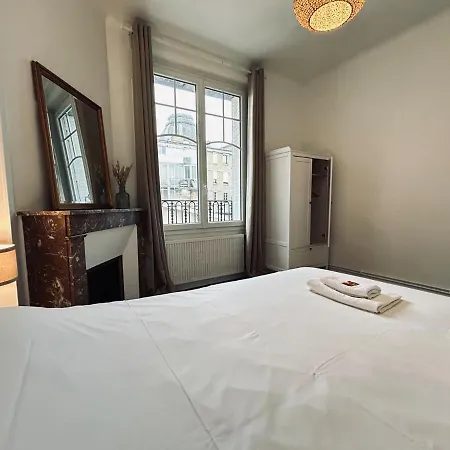 Jadart T3 Avec Balcon Au Pied De La Cathedrale Апартаменты *