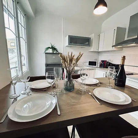 Jadart T3 Avec Balcon Au Pied De La Cathedrale Апартаменты *