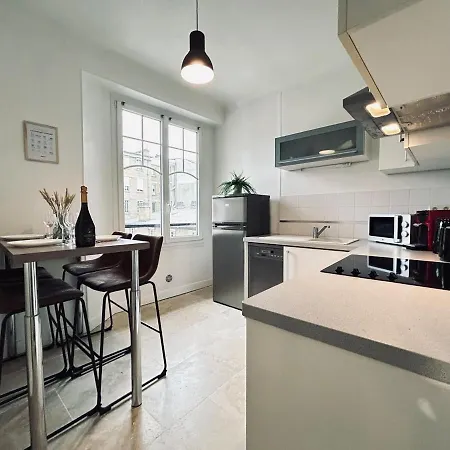 Jadart T3 Avec Balcon Au Pied De La Cathedrale * Реймс