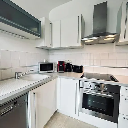 Jadart T3 Avec Balcon Au Pied De La Cathedrale Апартаменты *