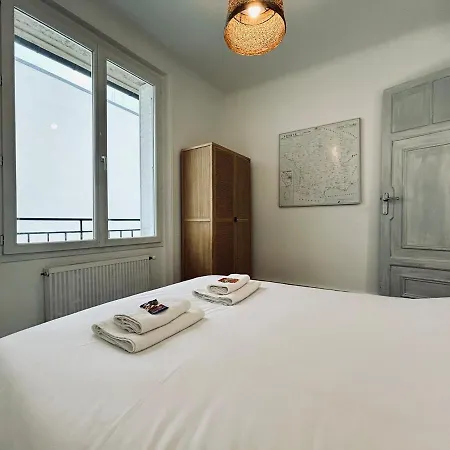 Jadart T3 Avec Balcon Au Pied De La Cathedrale *