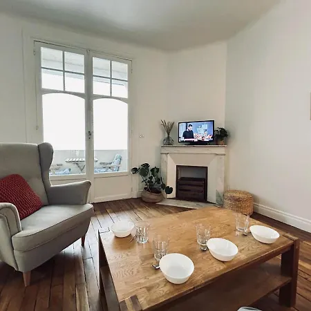 Апартаменты Jadart T3 Avec Balcon Au Pied De La Cathedrale *